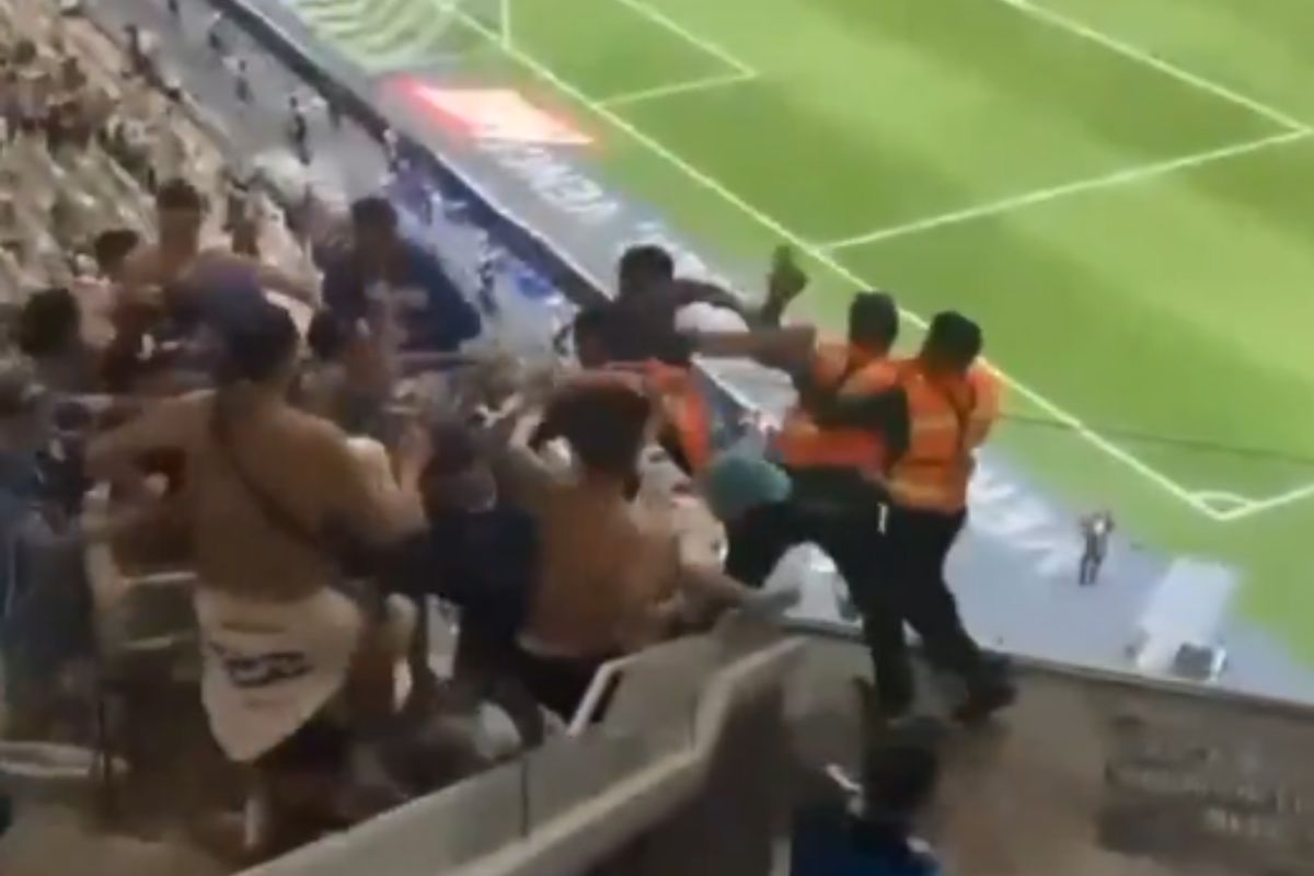 Torcedores do Godoy Cruz entram em confronto com seguranças e PM; veja