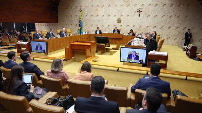 Fux e Barroso discutem sobre relatoria de caso no STF