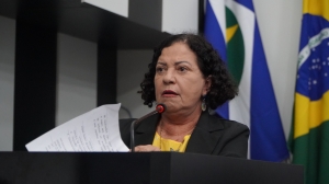 Baixinha Giraldelli apresenta projeto para que apenas agentes de trânsito apliquem multas no estacionamento rotativo