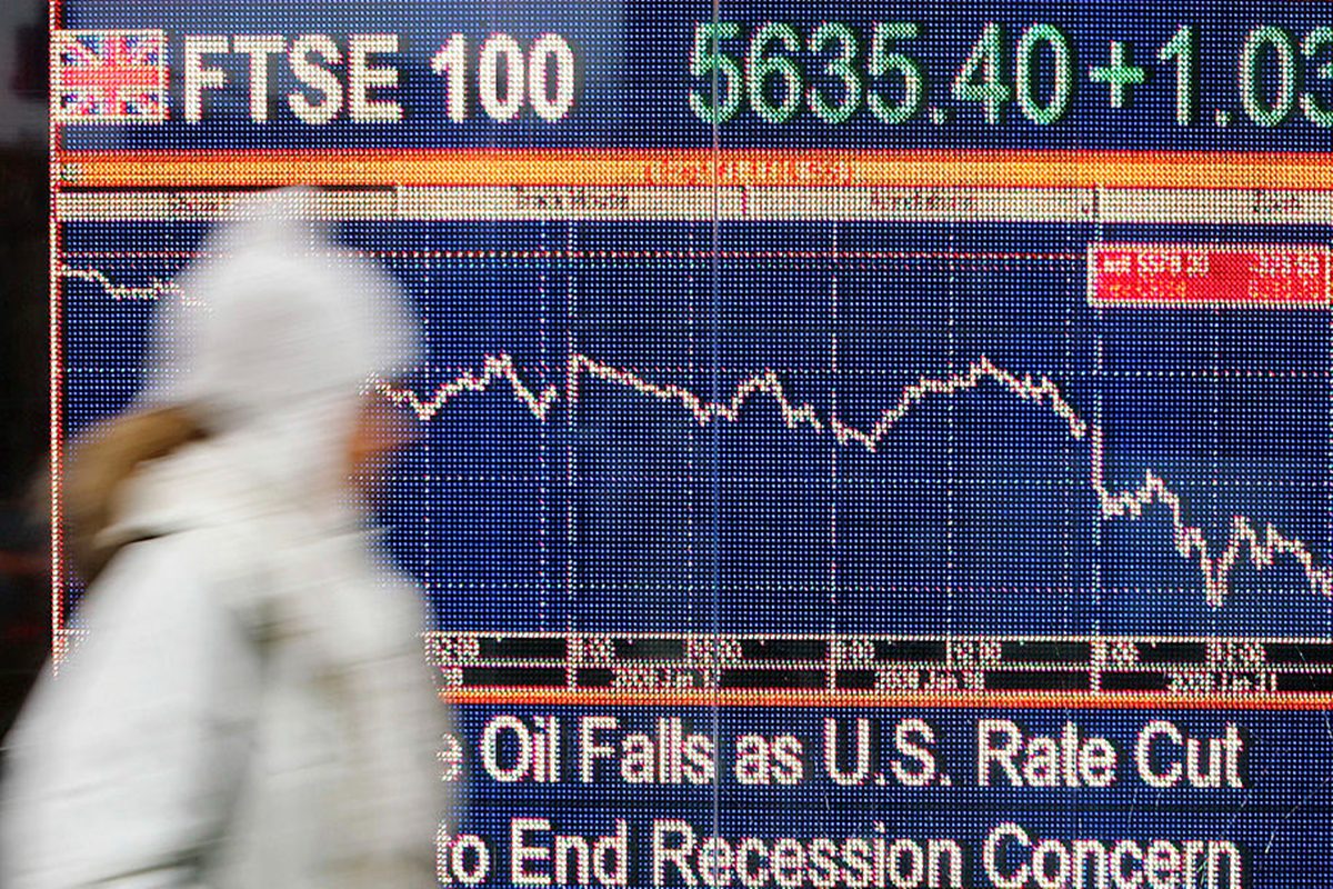À espera de Trump e Putin, bolsas da Europa fecham sem direção única
