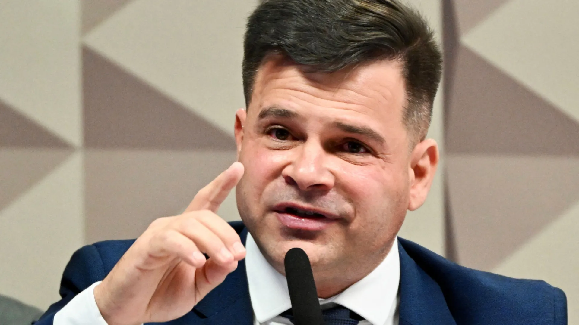 Ex-diretor terá que pagar quase R$ 550 mil por uso político da PRF