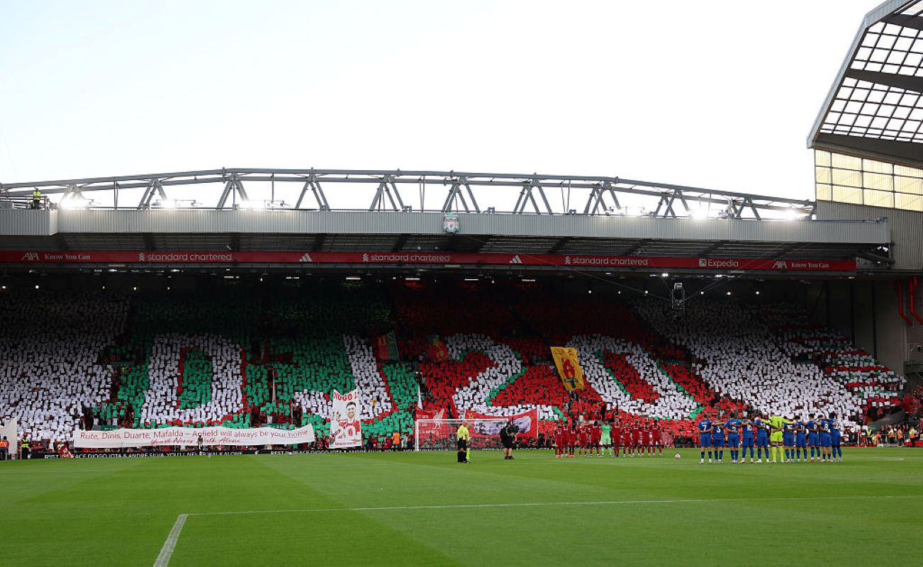 Vídeo: Liverpool faz homenagem para Diogo Jota em estreia na temporada