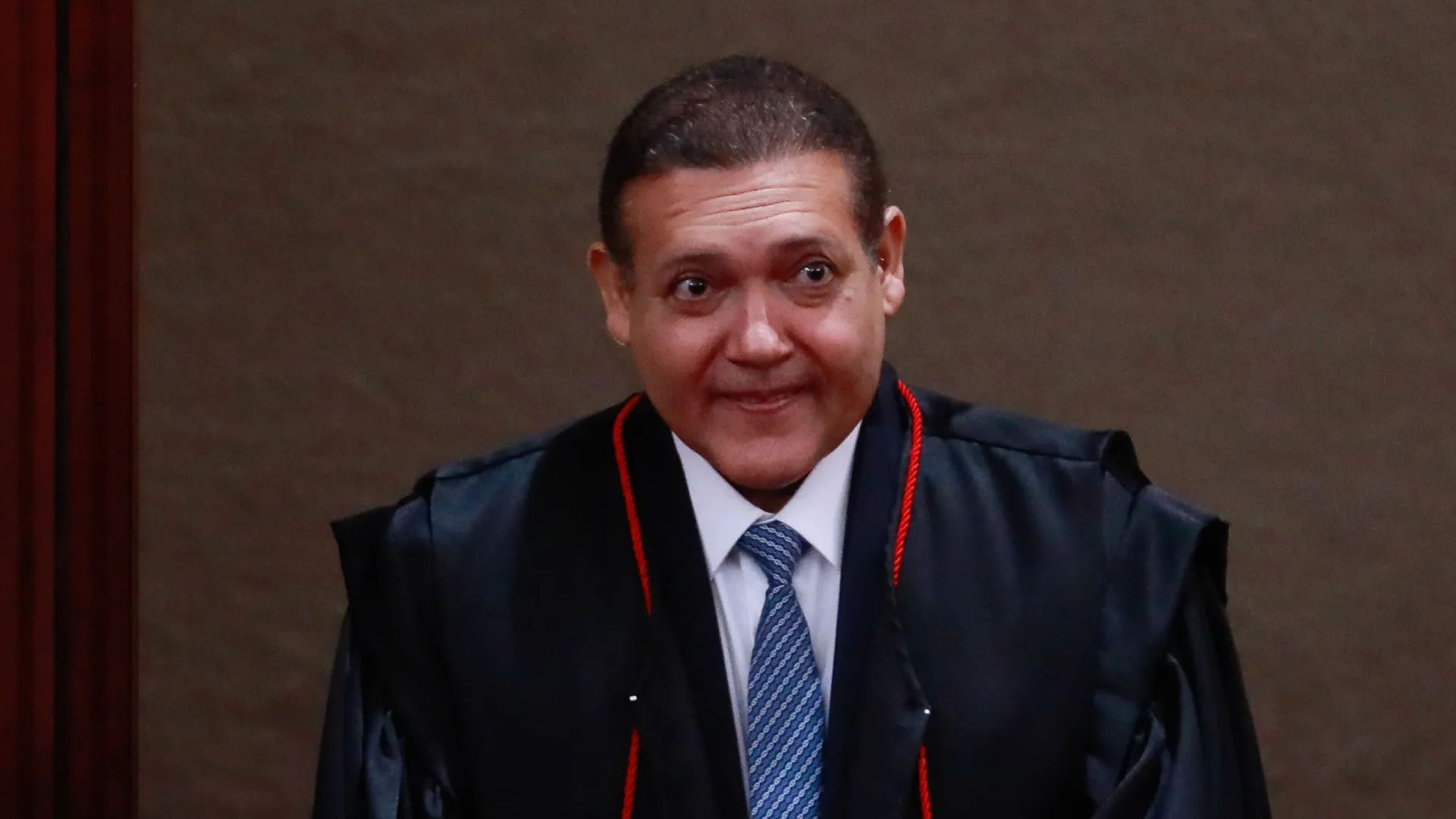 Nunes vota por absolvição, mas maioria do STF condena Carla Zambelli