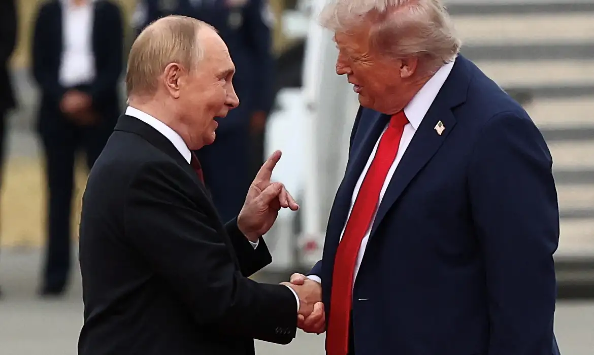 Trump e Putin encerram reunião sem acordo, mas com diálogo "produtivo"