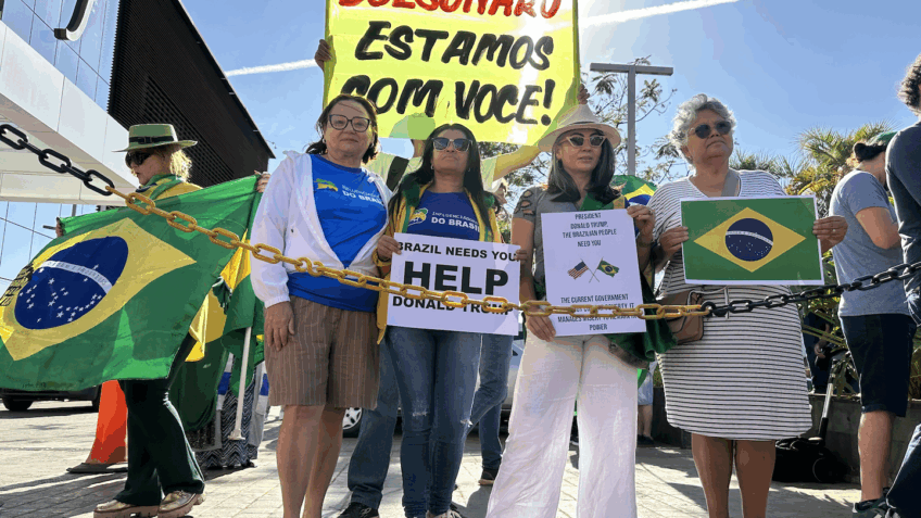 Apoiadores se reúnem em hospital onde Bolsonaro faz exames