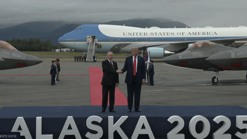 Trump diz não ter planos iminentes de taxar China por petróleo russo 