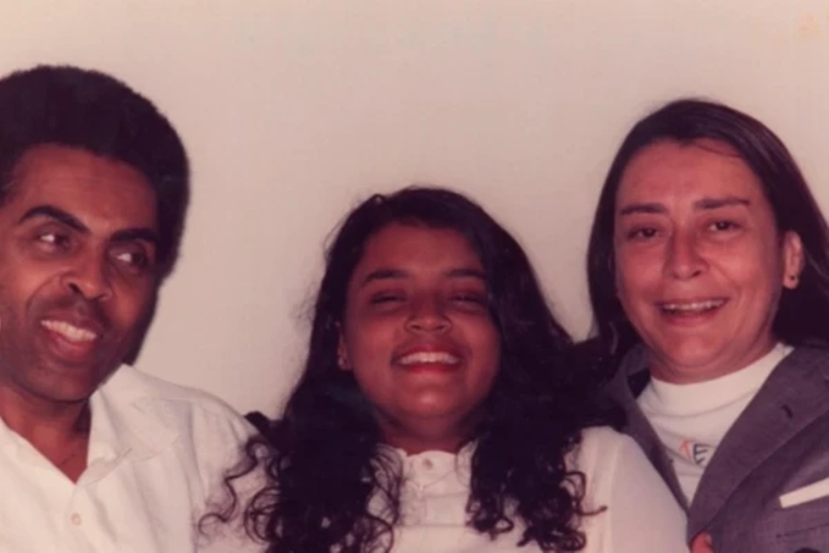 Gilberto Gil parabeniza Drão, mãe de Preta Gil, com fotos raras