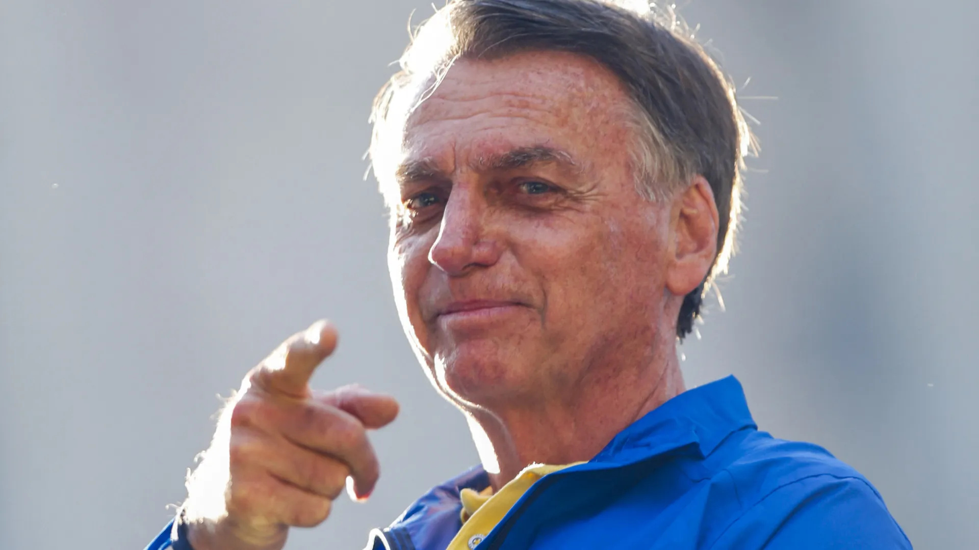 Bolsonaro deixa prisão domiciliar e vai a hospital para exames médicos