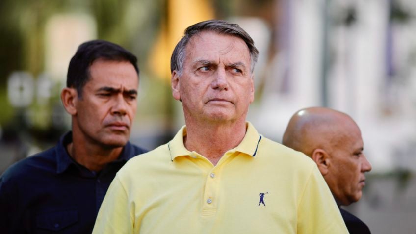 Bolsonaro está com resquícios de 2ª pneumonia
