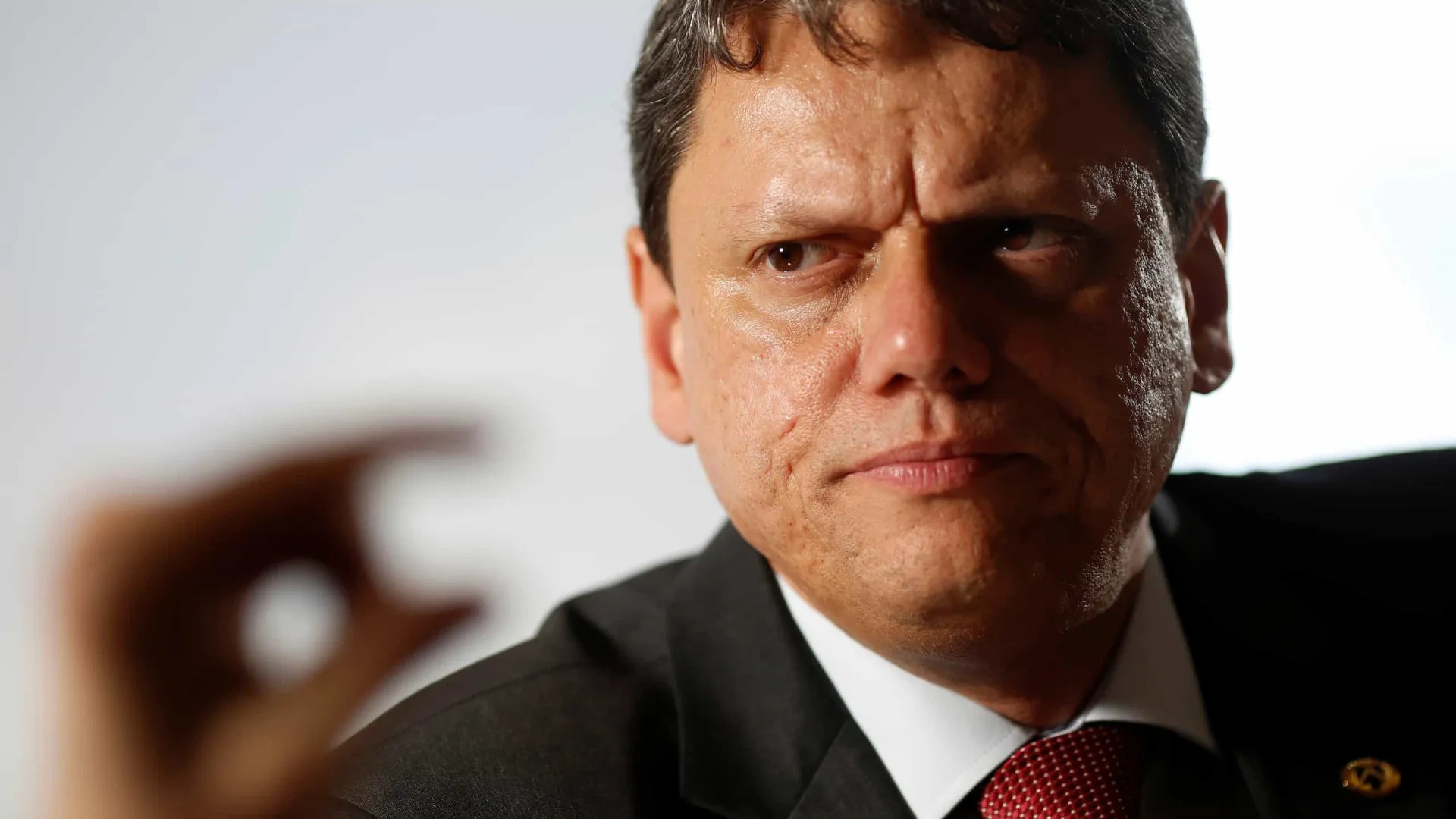 Tarcísio intensifica agenda política após prisão de Bolsonaro e marca distância de Lula e Moraes