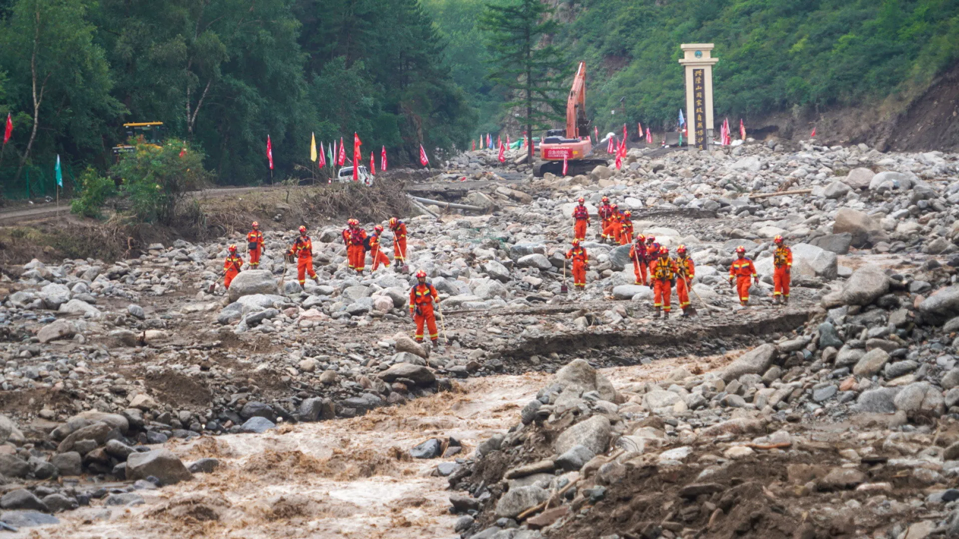 Oito mortos e quatro desaparecidos após inundações no norte da China