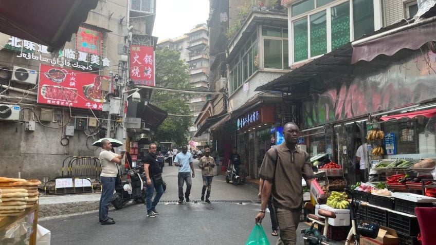 Conheça o bairro africano no centro da 5ª maior cidade da China