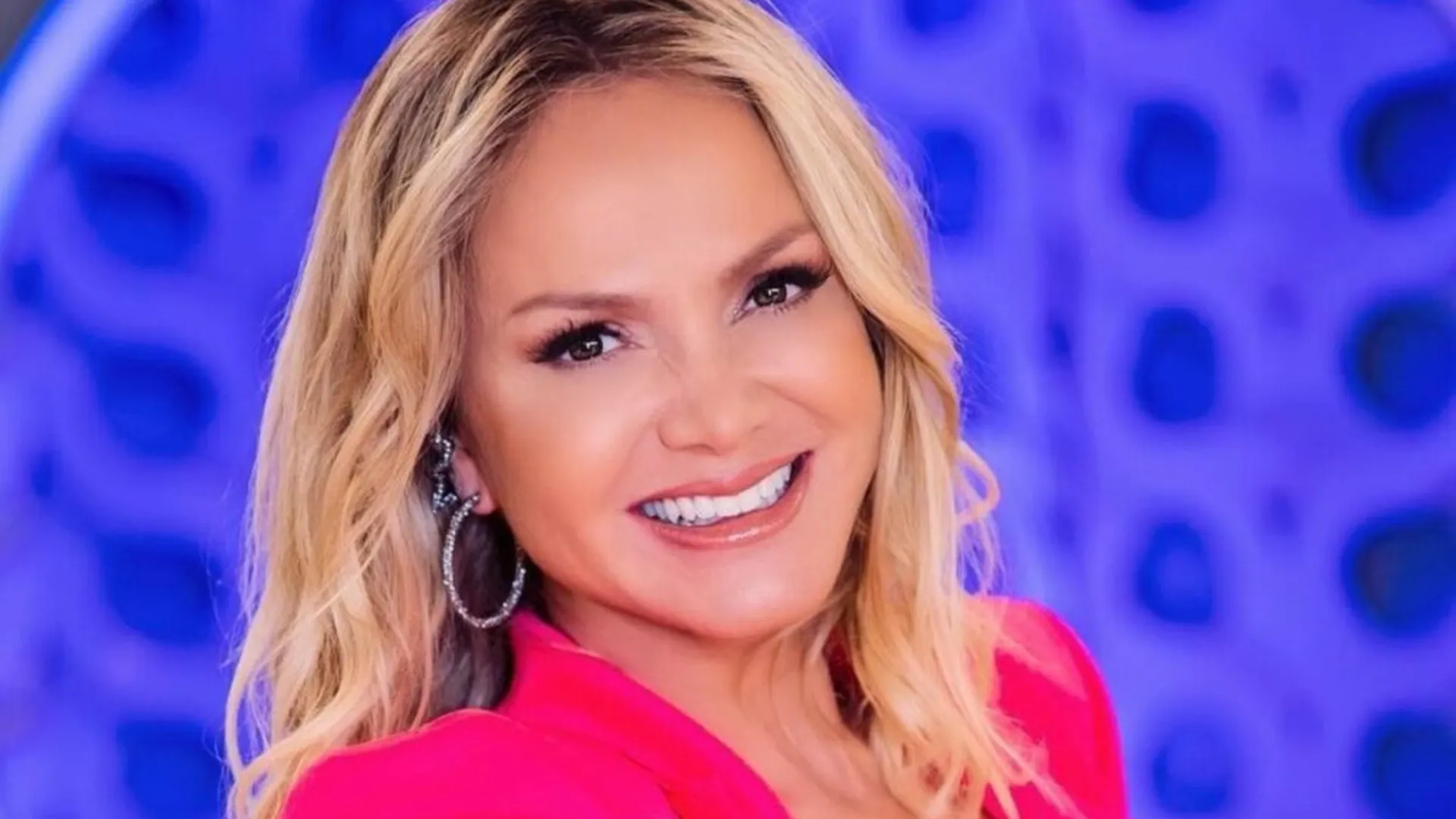 Eliana se declara para Roberto Carlos após show