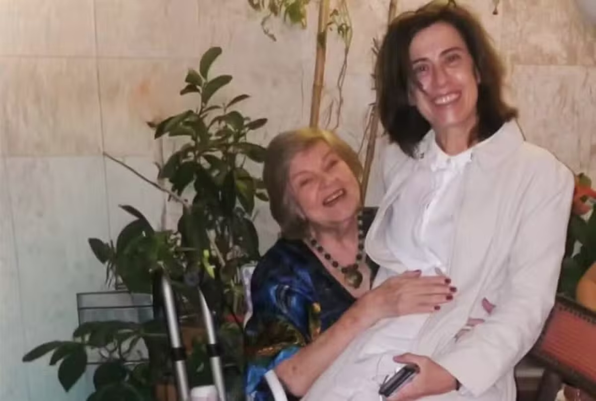 Fernanda Torres lamenta morte da sogra: “Uma mulher impressionante”