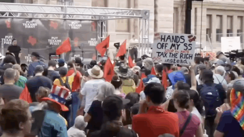 Opositores de Trump protestam contra novo mapa eleitoral do Texas