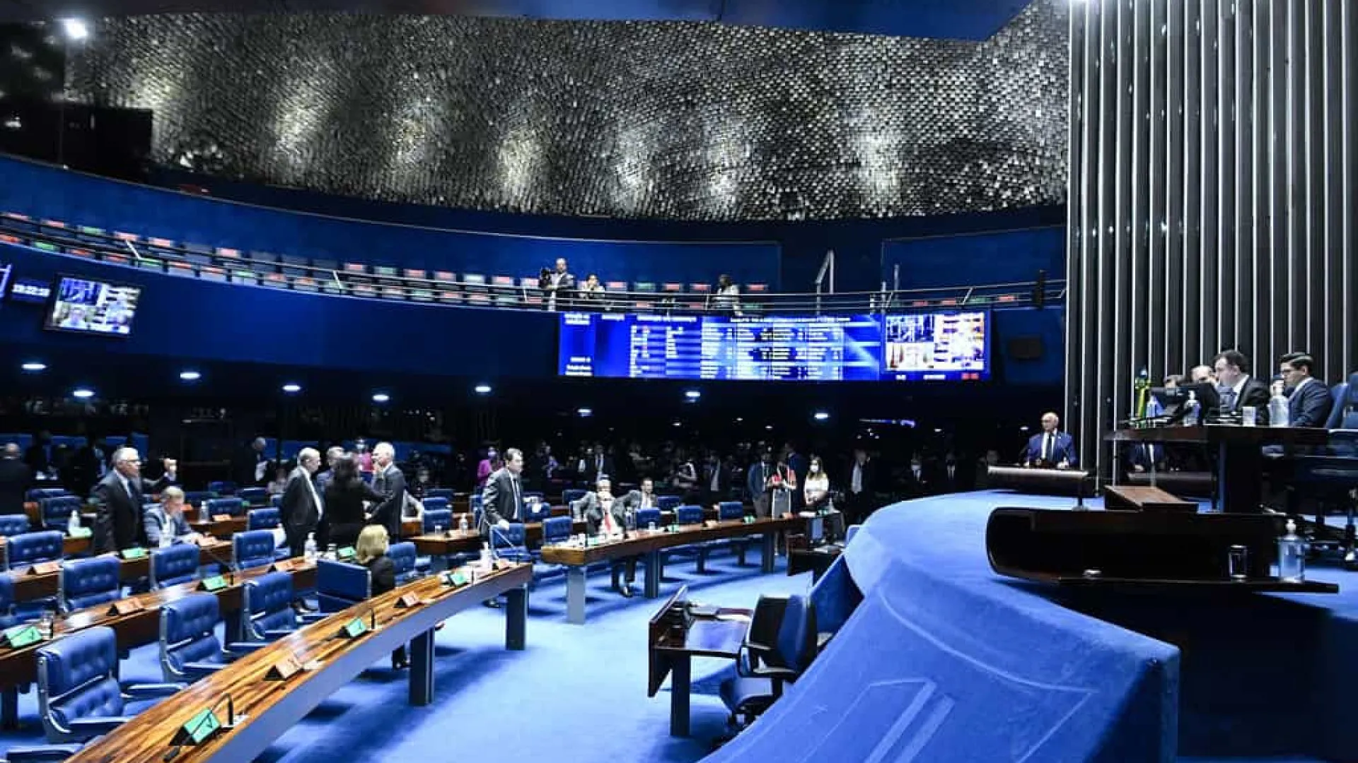 Senadores têm mais verbas em emendas do que 44% das cidades brasileiras