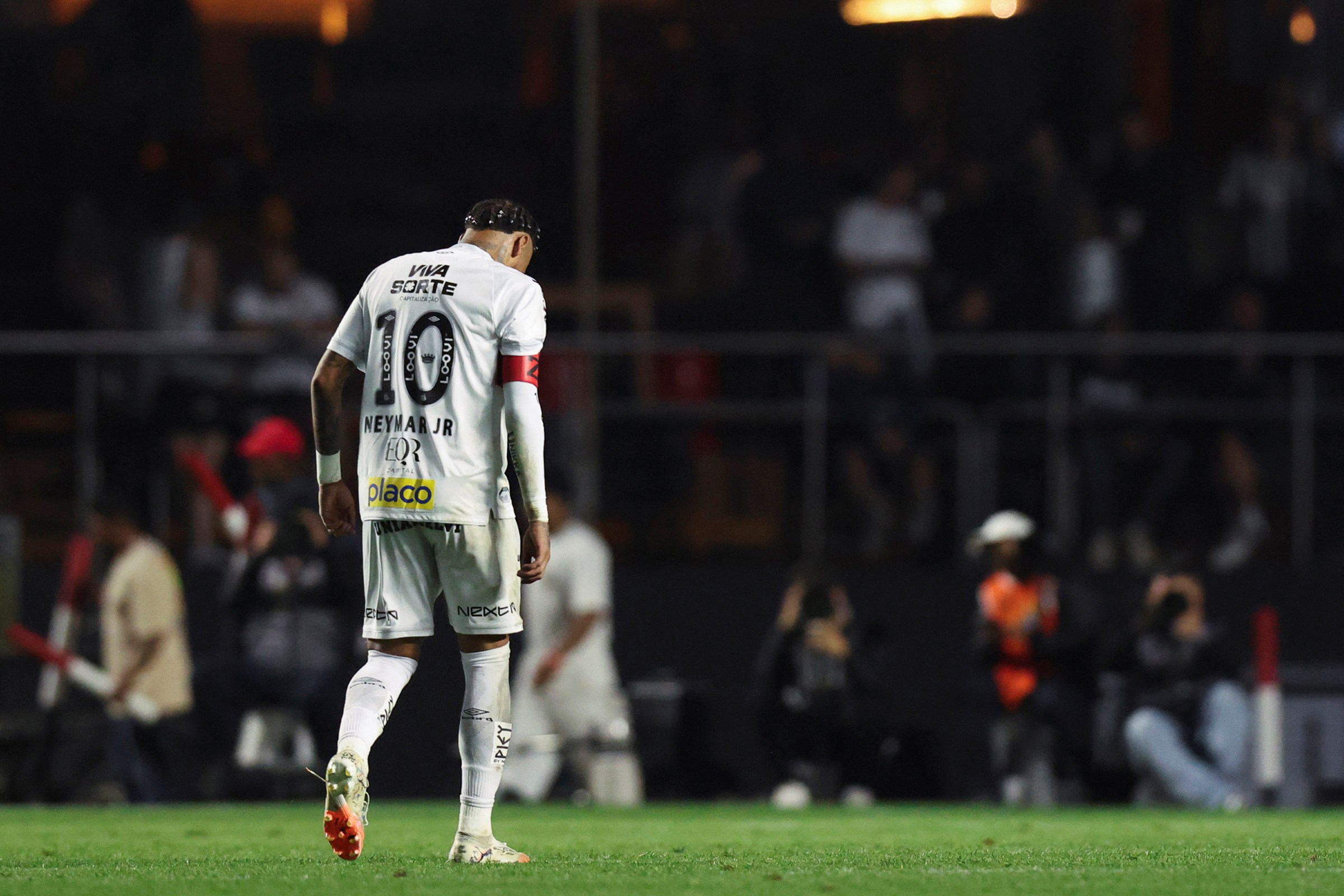Neymar desabafa após 6 x 0 e diz que derrota “foi uma merda”