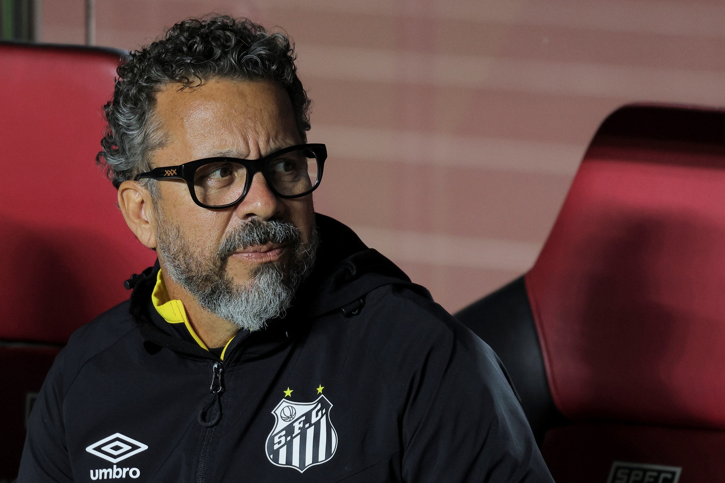 Santos demite o técnico Cleber Xavier após perder por 6 x 0 do Vasco