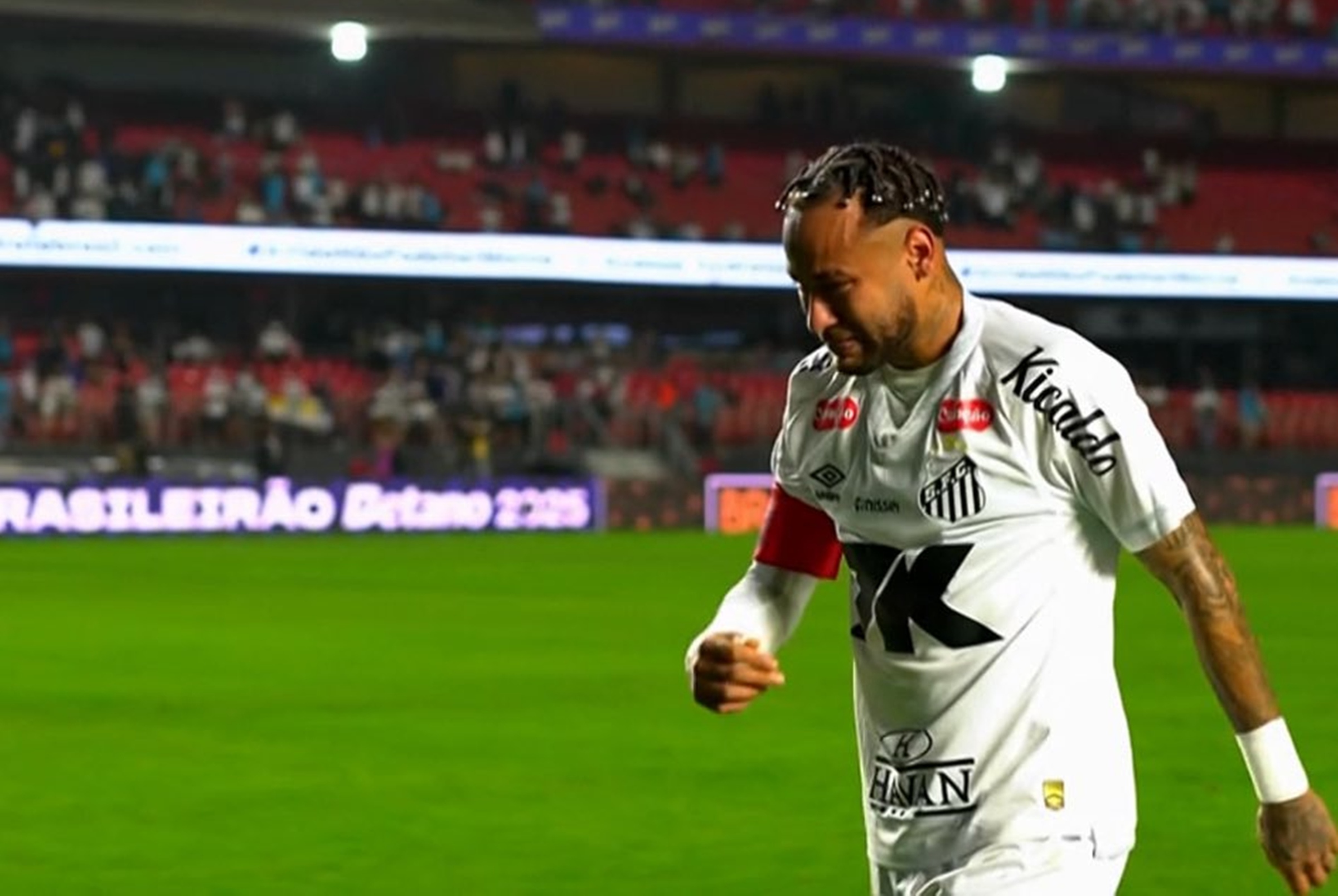 Choro de Neymar é destaque na imprensa internacional: “Igual criança”