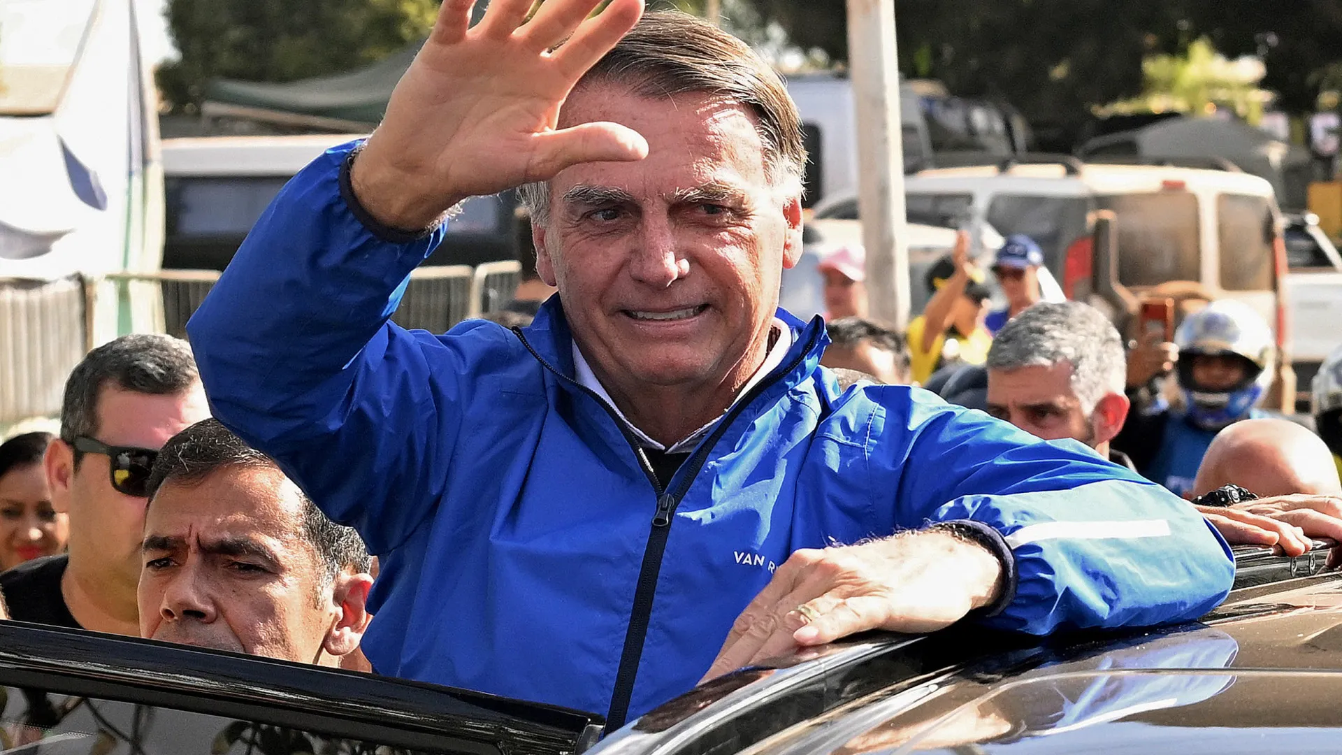 Empresas ajudaram Bolsonaro com ameaças, pernil e voto de cabresto na eleição