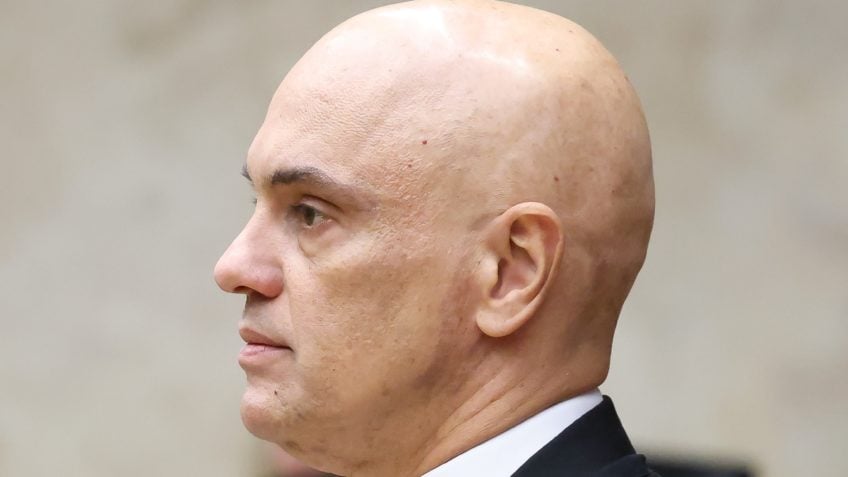 Sem chance de “recuar um milímetro sequer”, diz Moraes