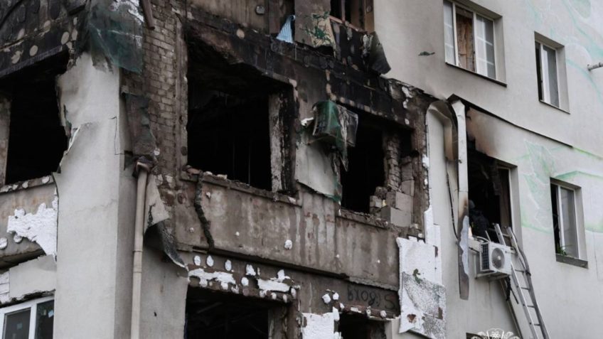 Ataque russo com drone mata 7 em Kharkiv antes de cúpula