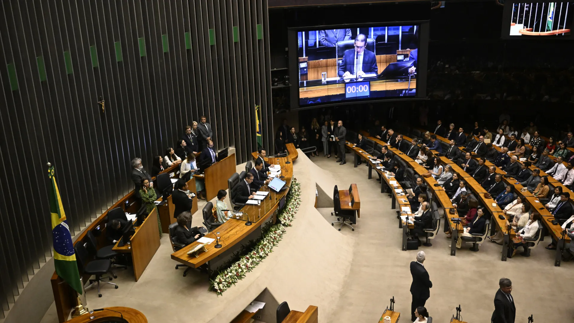Partidos do centrão devem reforçar críticas a Lula em nova aliança, mas manter cargos no governo