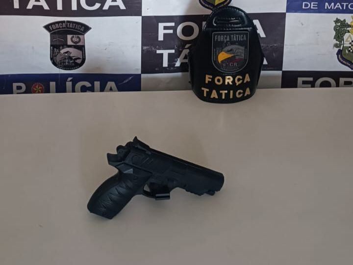 Força Tática prende homem por ameaçar população com arma de brinquedo no centro de Rondonópolis