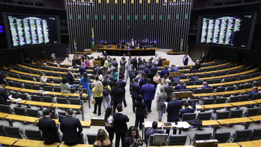 Câmara aprova PL que permite ao STJ criar 330 cargos comissionados