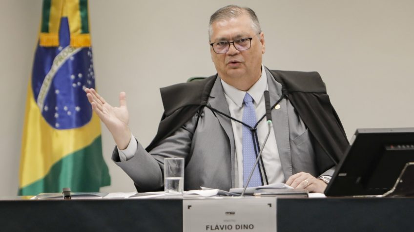 Decisões de tribunais internacionais têm eficácia imediata, diz Dino