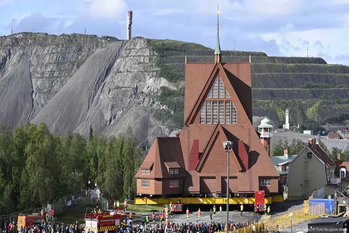 Suécia muda de lugar igreja histórica ameaçada por mineração
