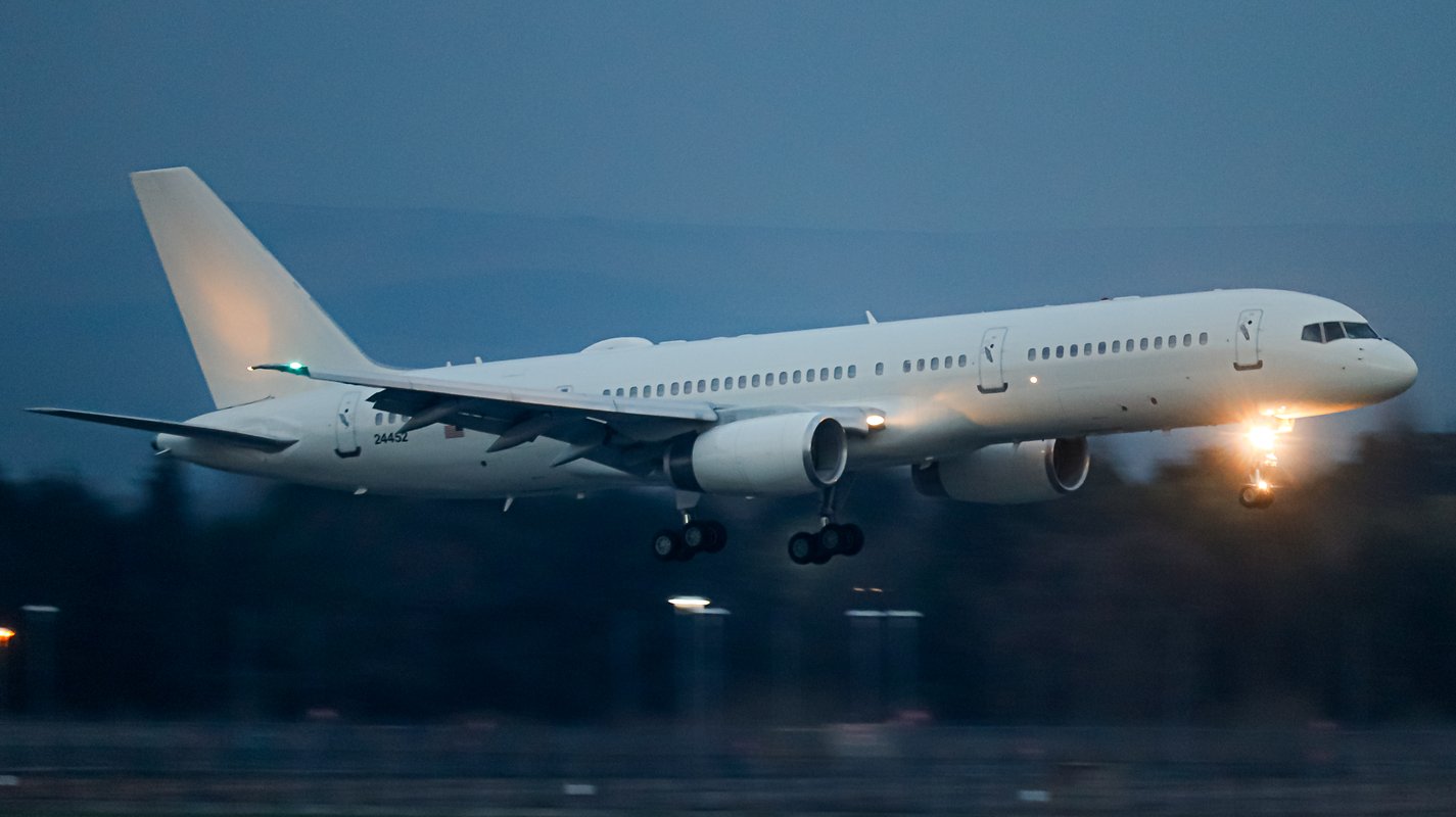 Governo Trump não revela motivo de avião misterioso vir ao Brasil