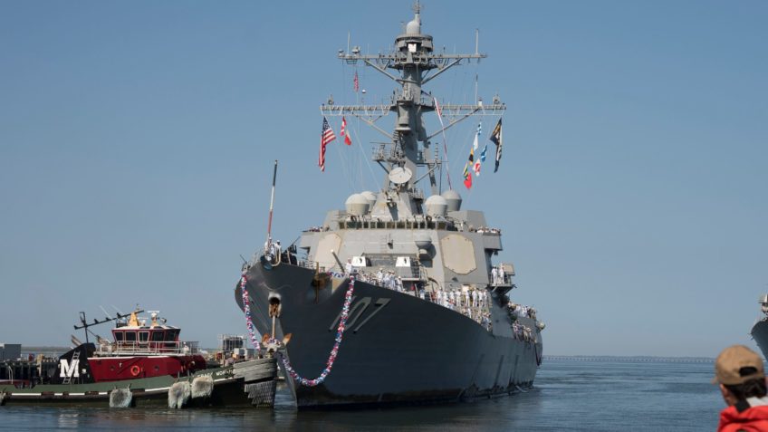 Militares brasileiros monitoram navios dos EUA rumo à Venezuela