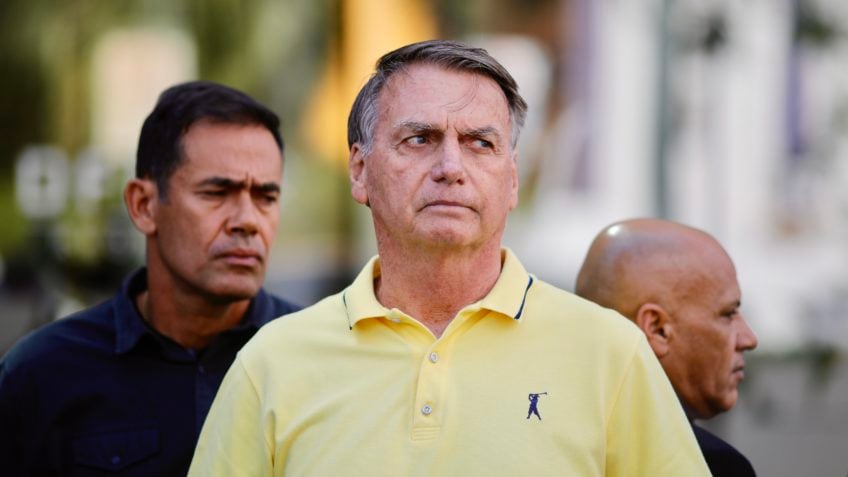 Moraes dá 48h para Bolsonaro esclarecer descumprimento de medidas