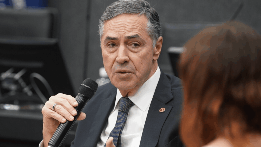 "Não se anistia sem julgar", afirma Barroso