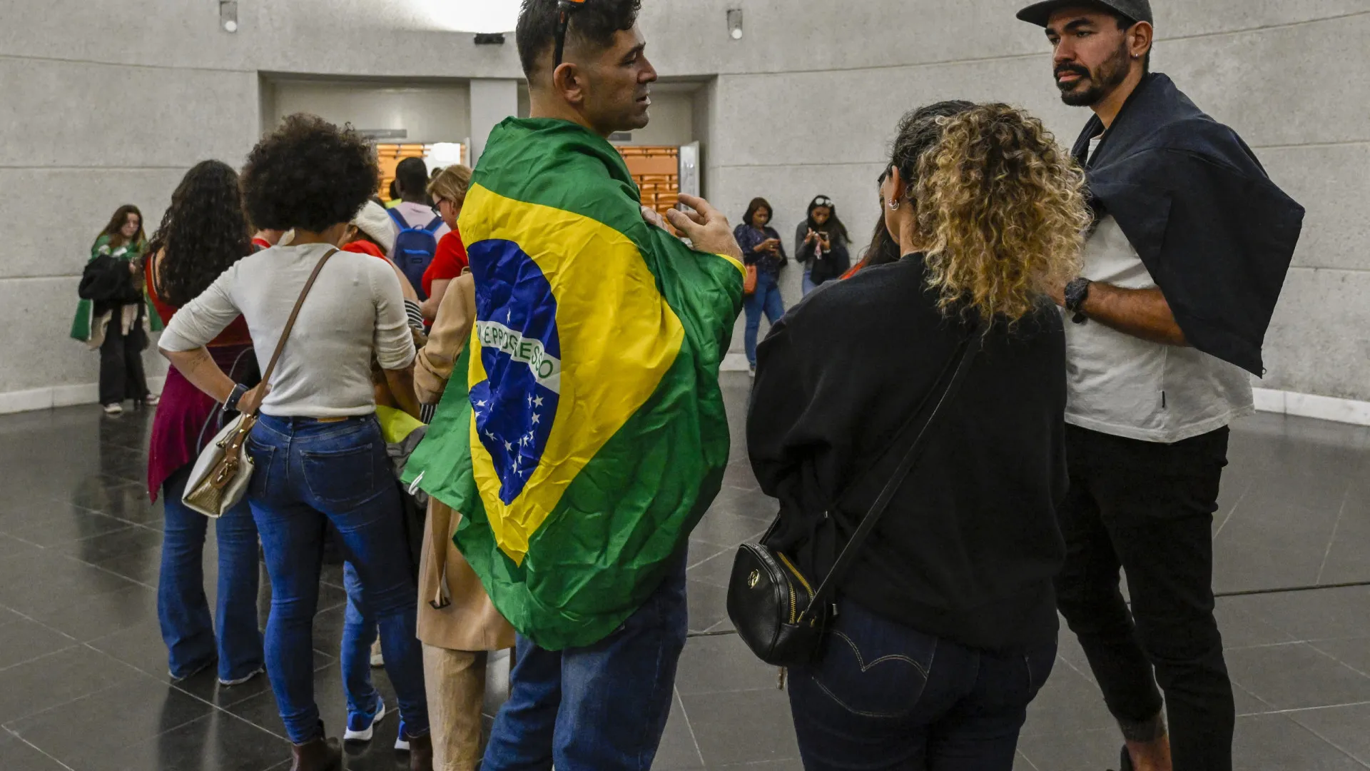 Imigrantes brasileiros ilegais em Portugal podem ser expulsos a partir desta quinta-feira