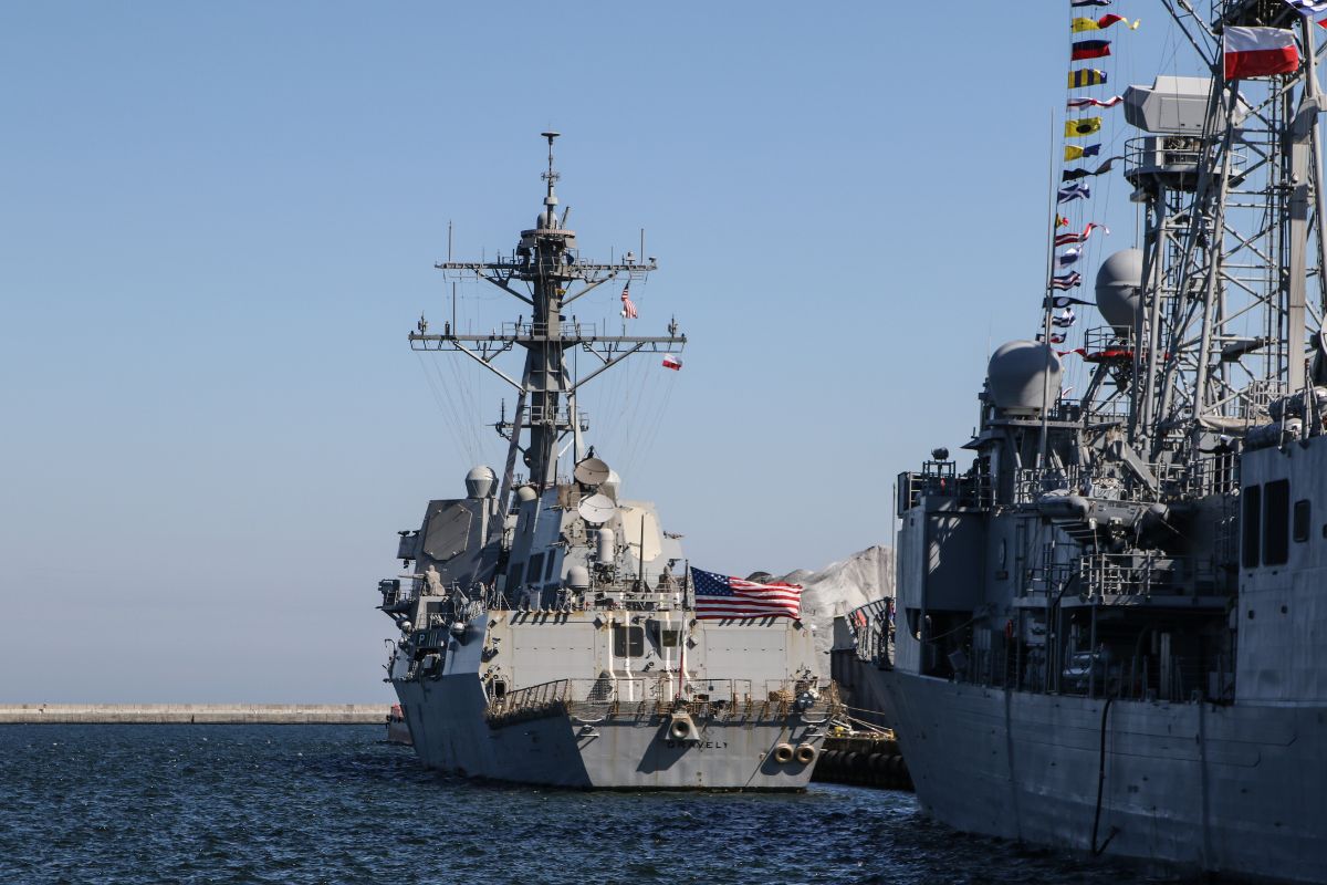 EUA envia “número inigualável” de militares em navios à Venezuela