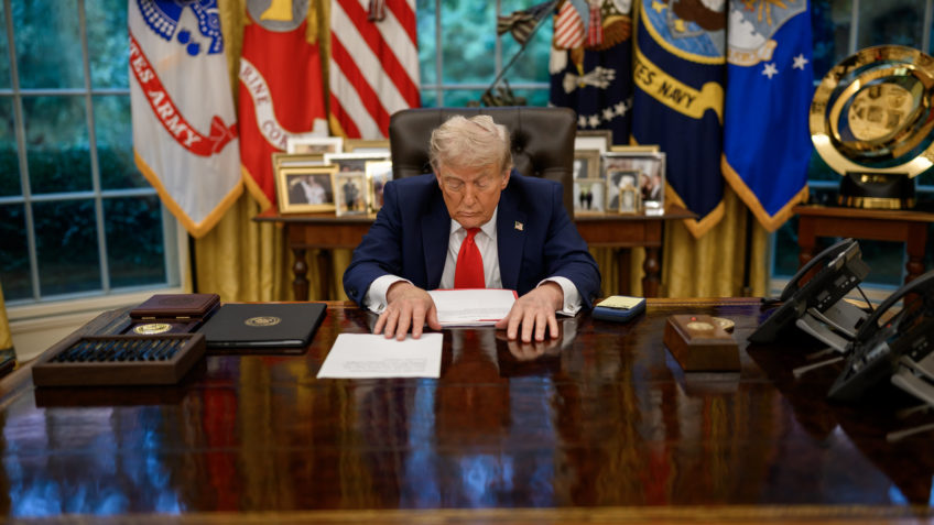 Trump comprou mais de US$ 100 milhões em títulos desde janeiro