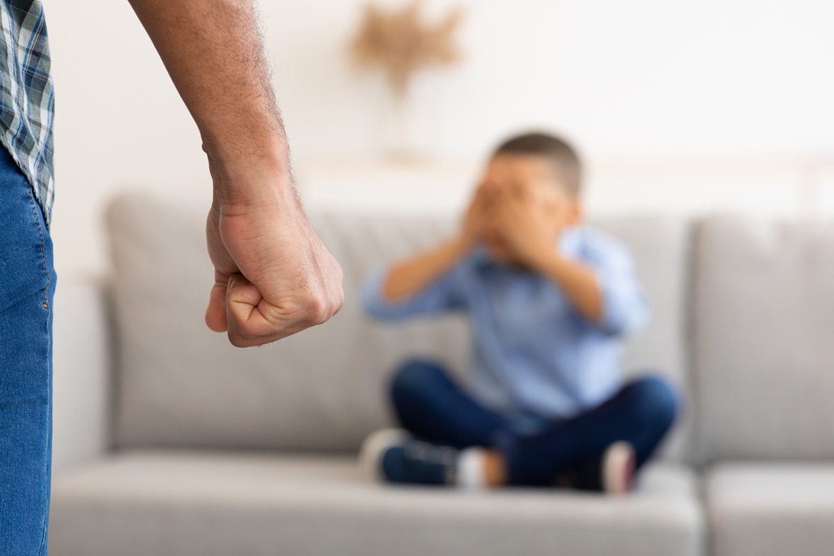 Castigos físicos geram múltiplos riscos à saúde infantil, alerta OMS