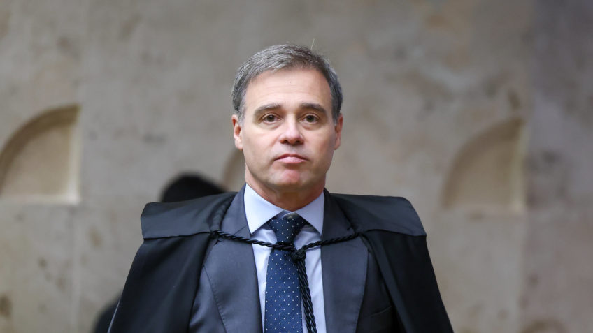 Mendonça pede vista e suspende acordo de devolução do INSS