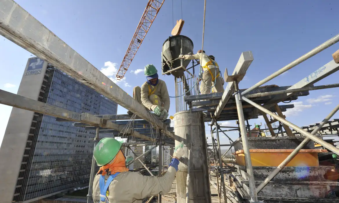 Sinduscon-SP revisa para baixo a projeção de crescimento da construção
