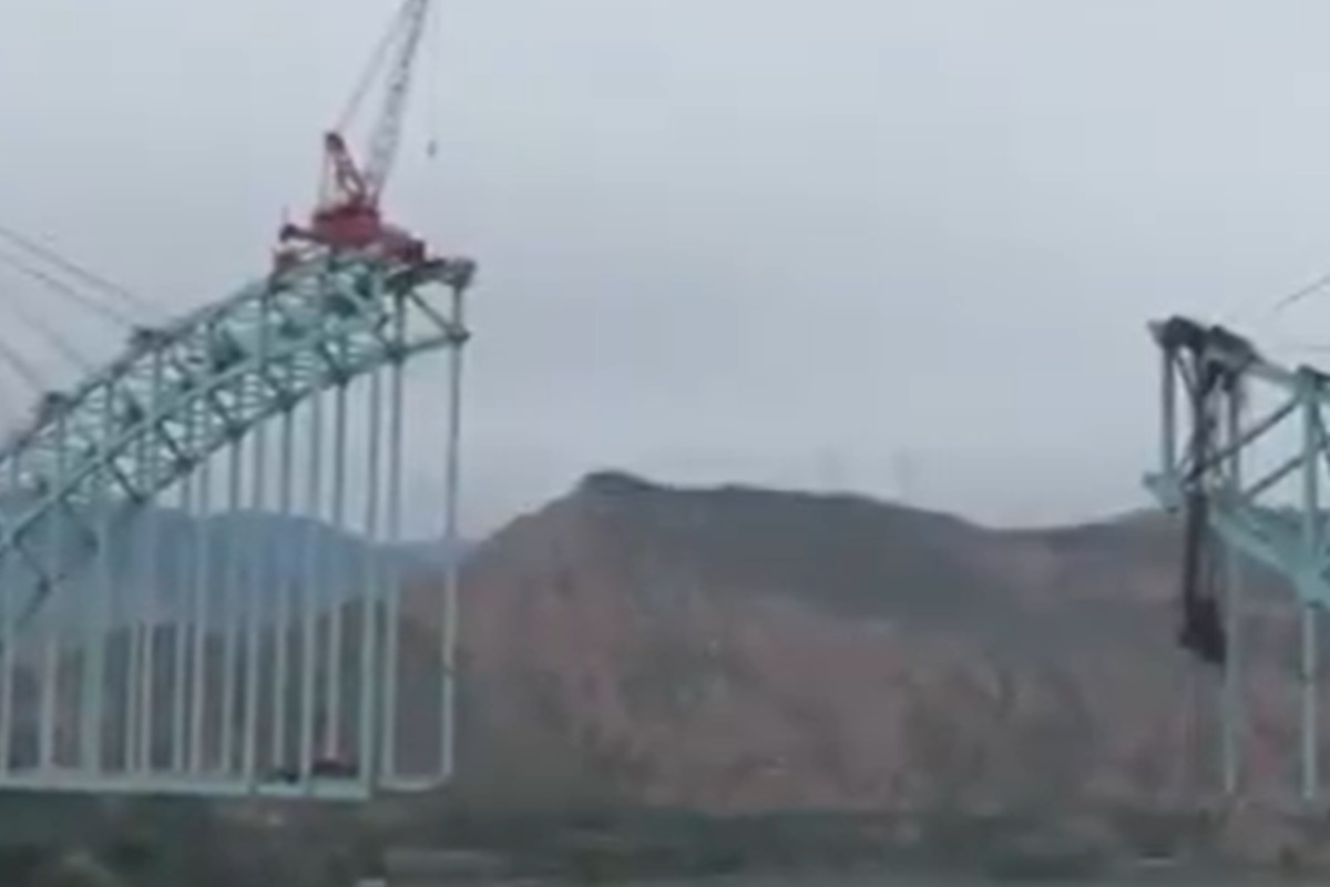 Ponte desaba na China e deixa pelo menos 10 mortos. Vídeo