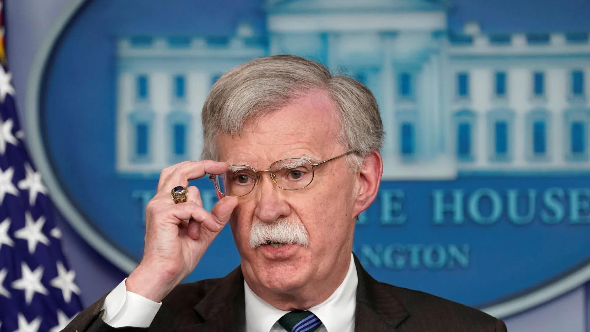 FBI faz buscas em casa de John Bolton, ex-assessor de Trump