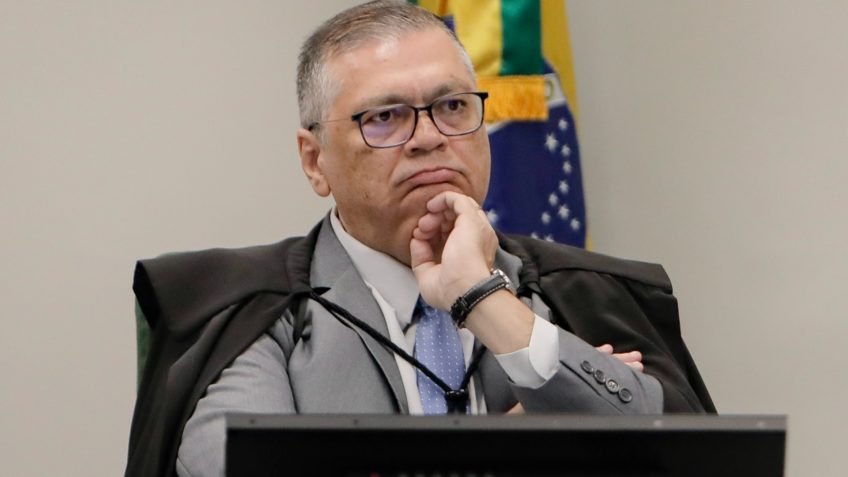 “Brasil não pode aceitar medidas de força”, diz Flávio Dino