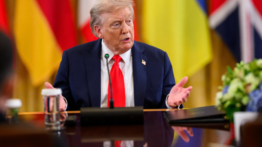 Trump compara relação entre Putin e Zelensky a "óleo e vinagre"