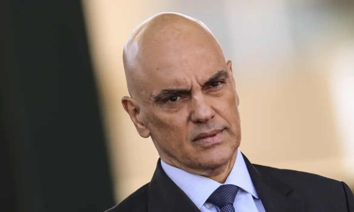 Em evento no Rio, Moraes diz que Brasil tem histórico de golpismo