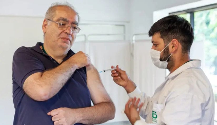 Butantan tem 3 projetos de vacinas aprovados em programa do SUS