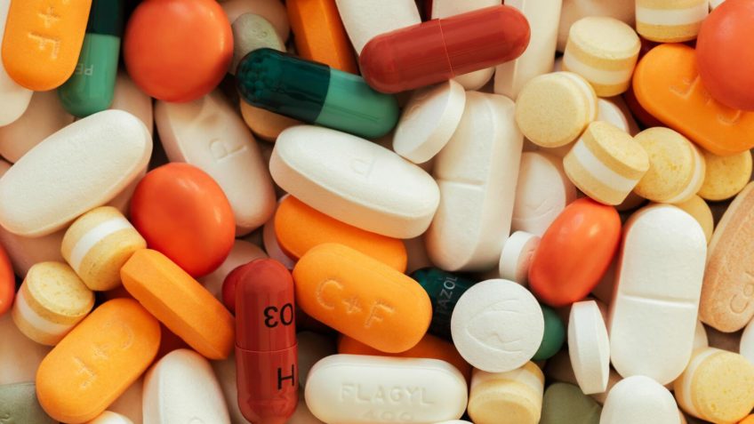 1/5 dos hospitais não ajusta corretamente a dosagem de antibióticos