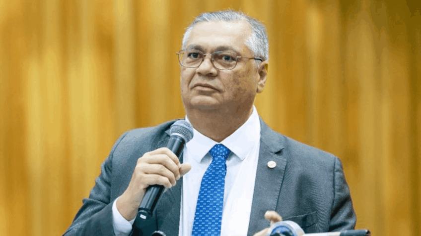 Dino determina que PF investigue R$ 694 milhões em emendas Pix