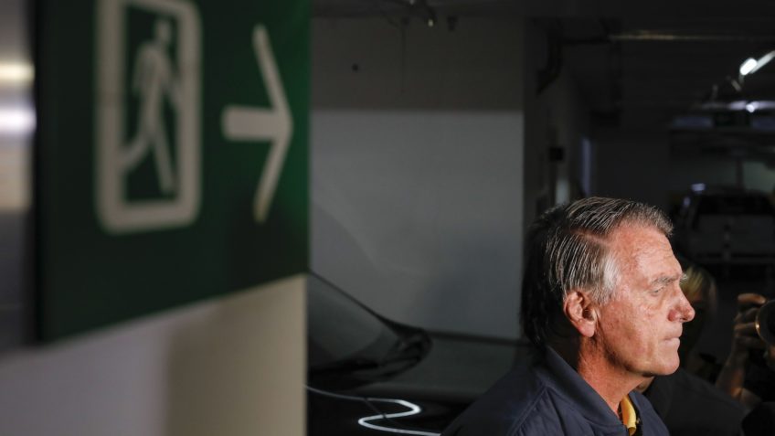 Moraes manda reforçar monitoramento integral de Bolsonaro